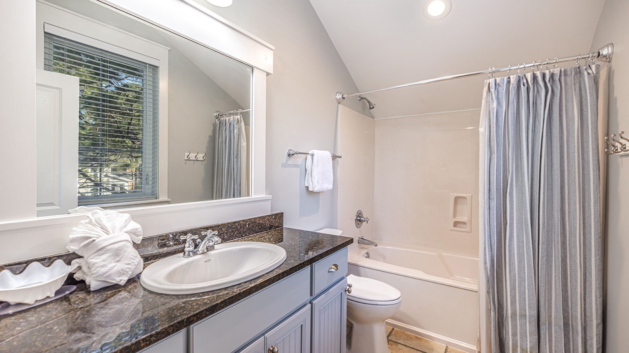 Photo of Bathroom in Laurel Grove