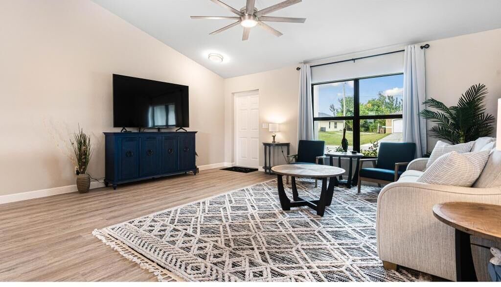 Photo of Livingroom in Mariner