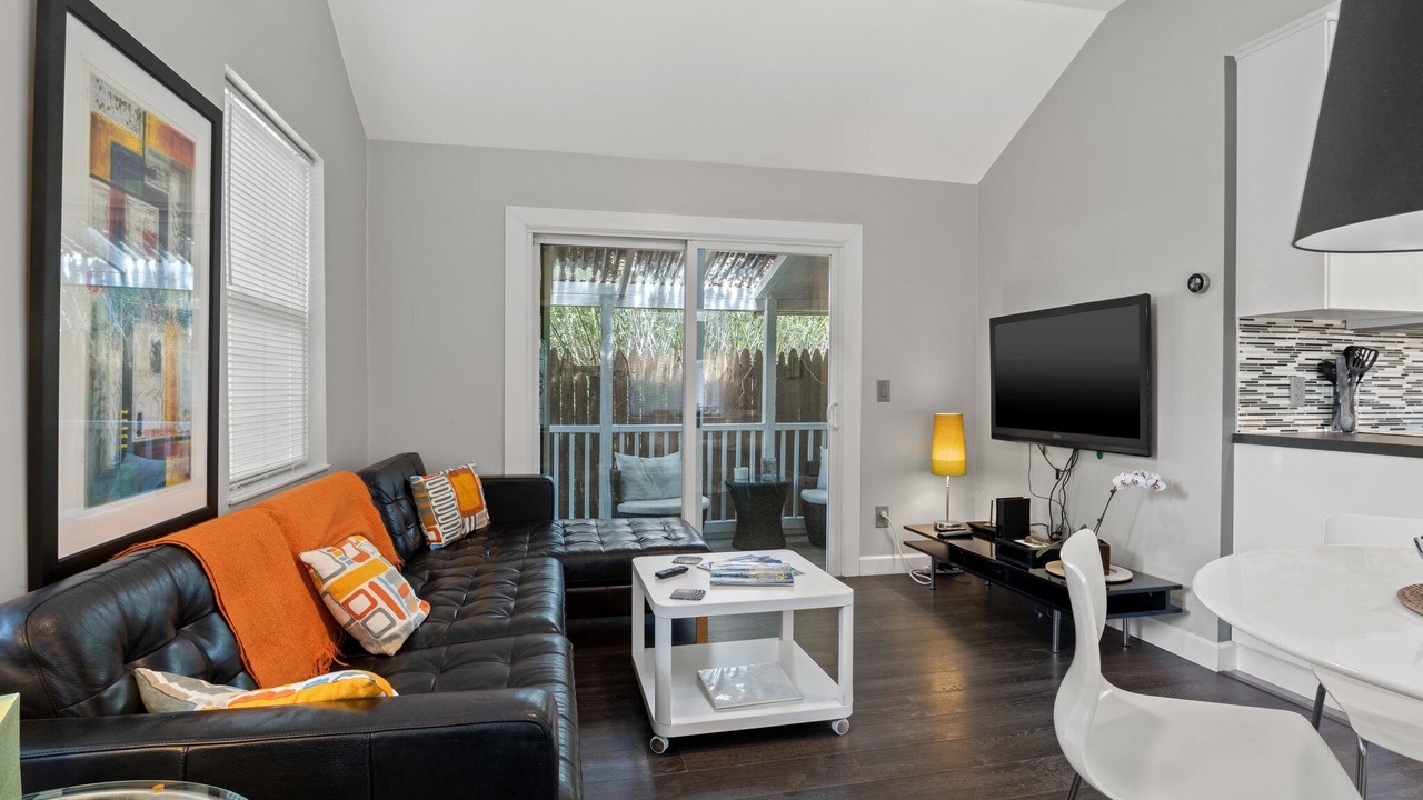Photo of Livingroom in Historic Uptown