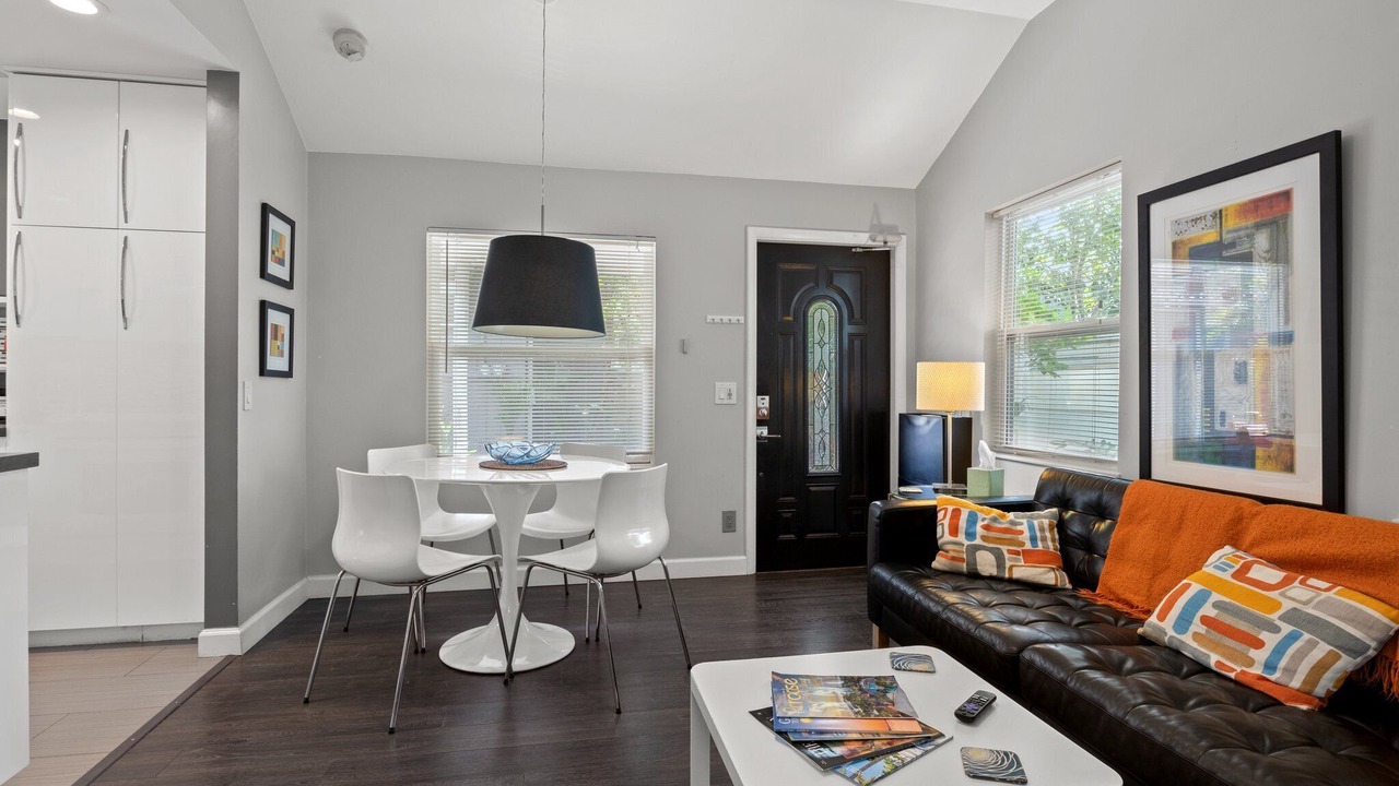 Photo of Livingroom in Historic Uptown