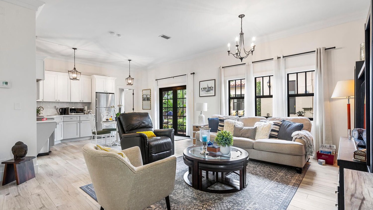 Photo of Livingroom in Old Northwood Historic District