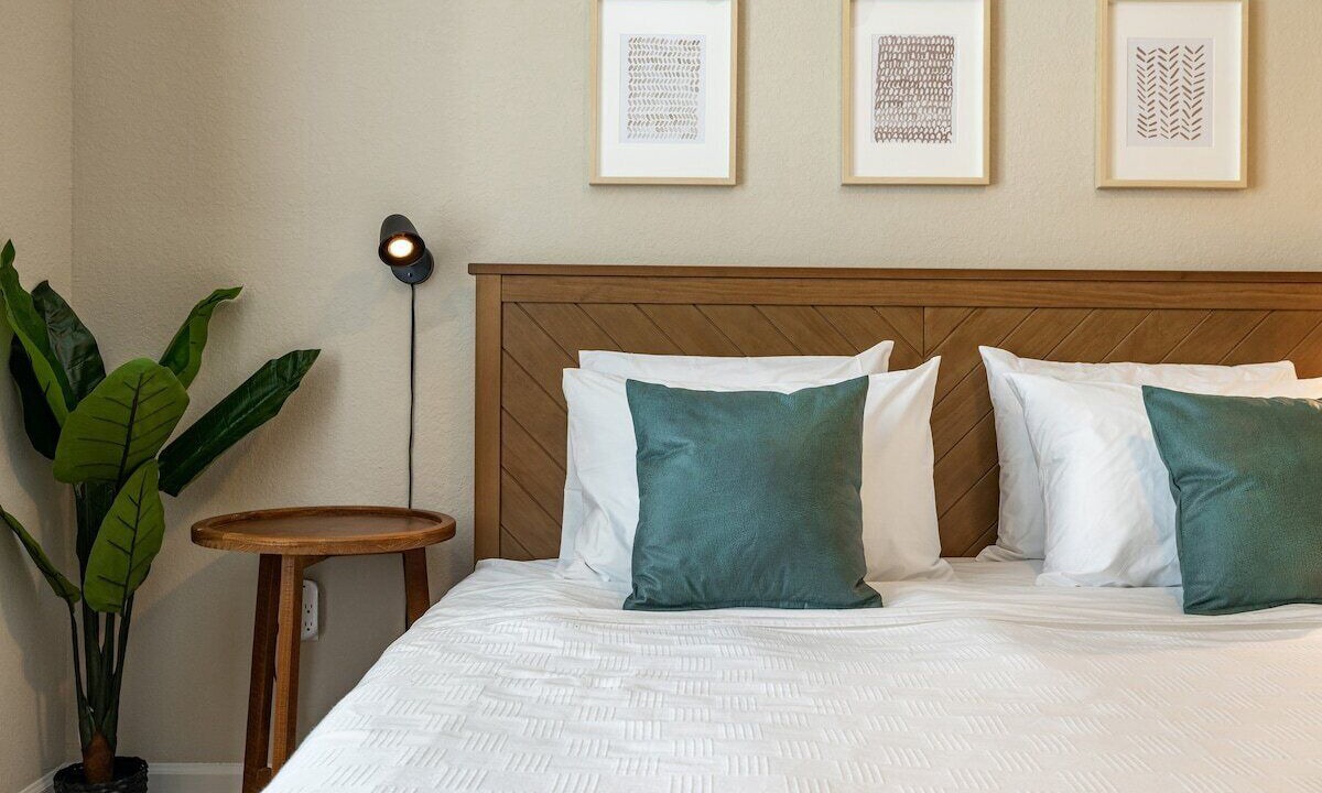 Photo of Bedroom in Carver City - Lincoln Gardens
