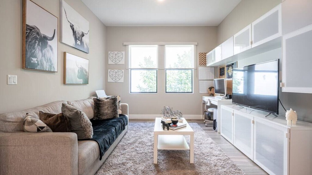 Photo of Livingroom in Parkland