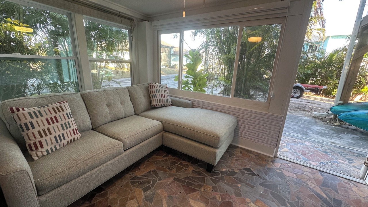 Photo of Livingroom in Saint James City
