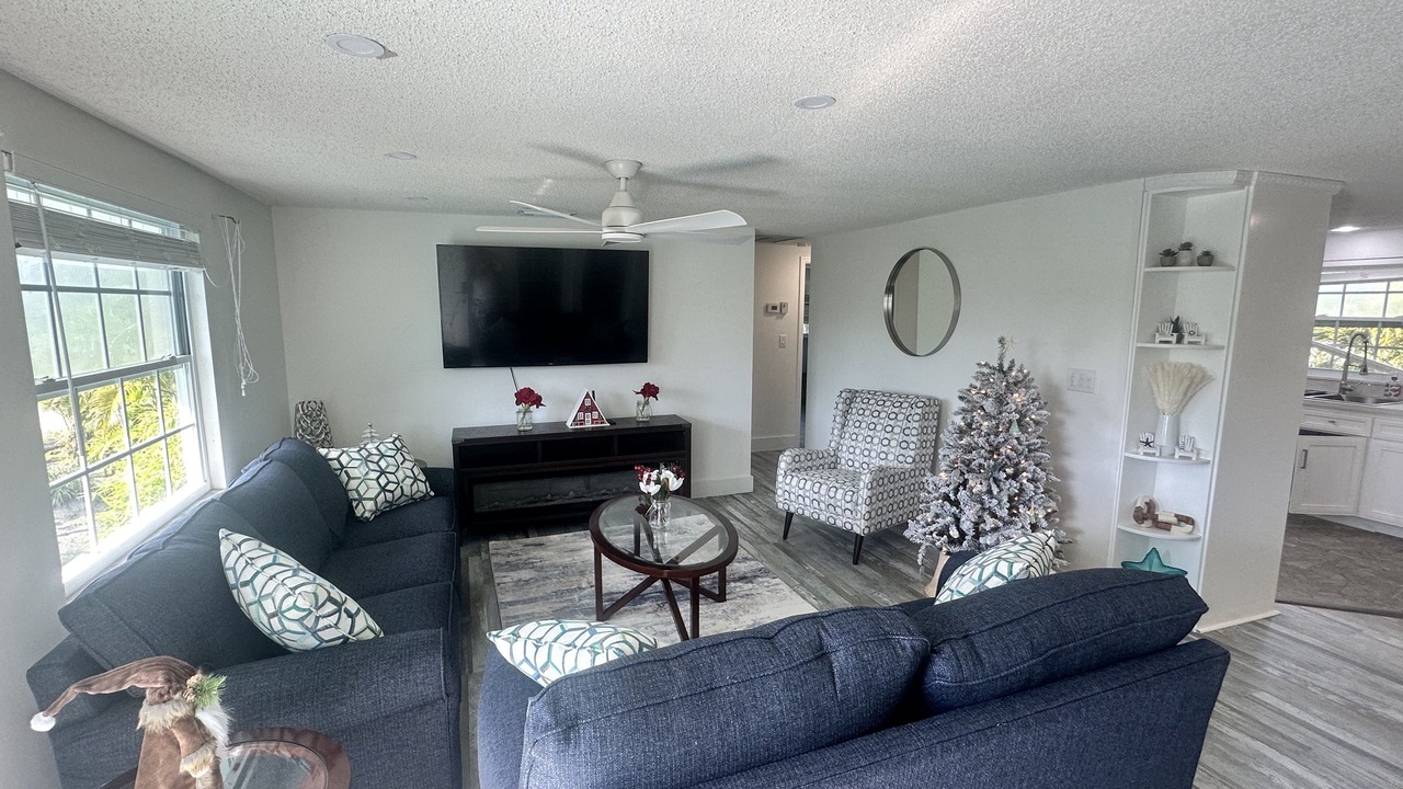 Photo of Livingroom in Saint James City