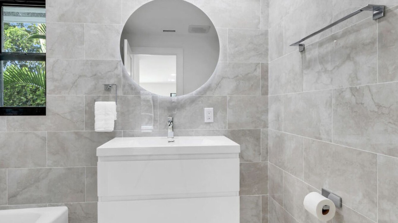Photo of Bathroom in Park Shore