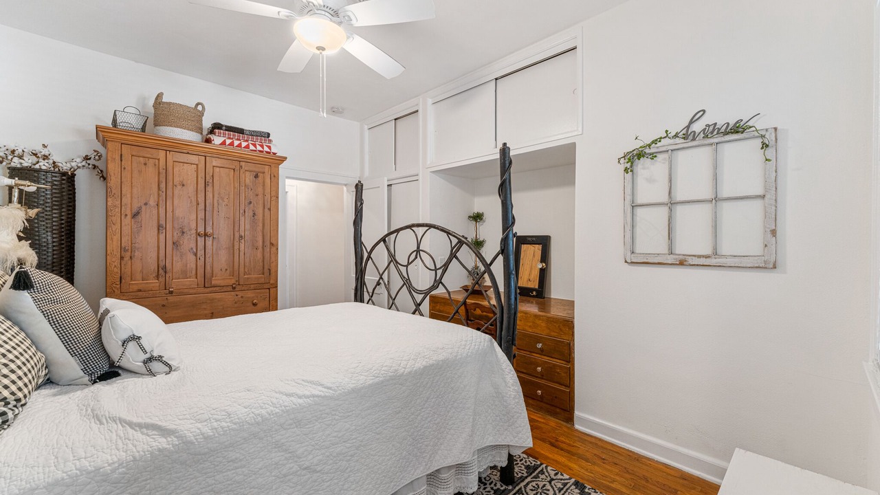 Photo of Bedroom in Valencia Terrace