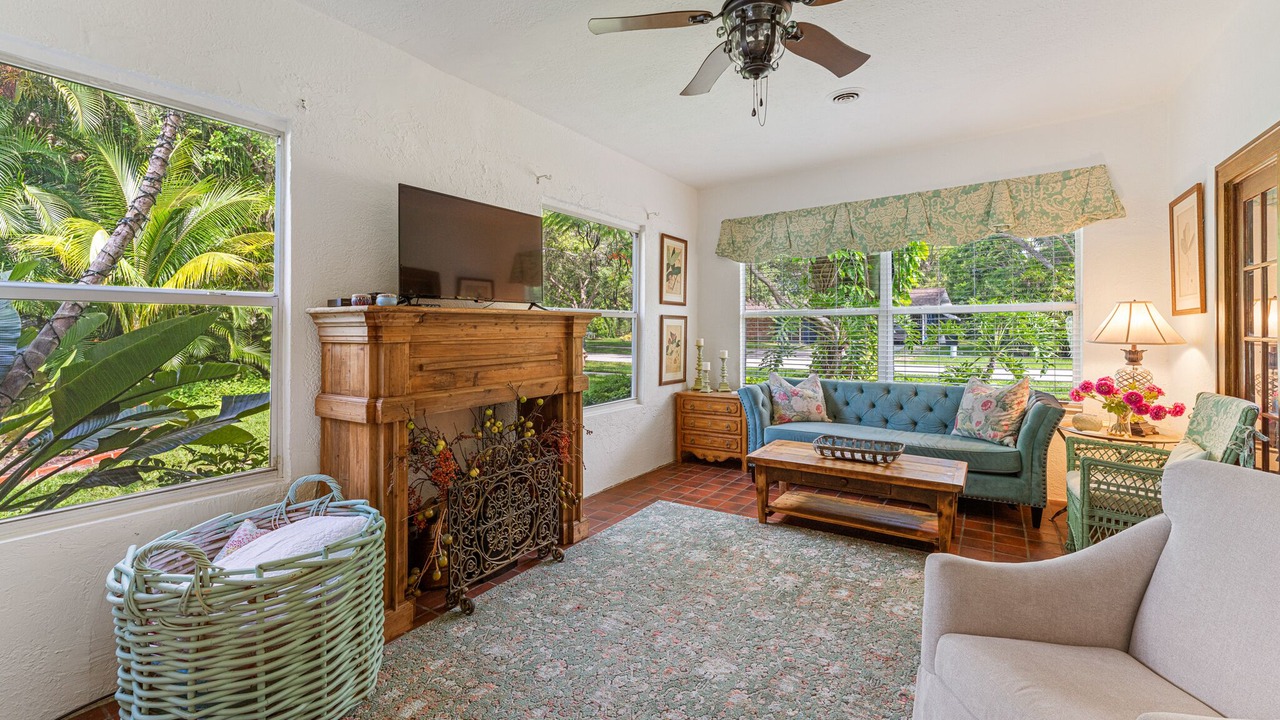 Photo of Livingroom in Valencia Terrace