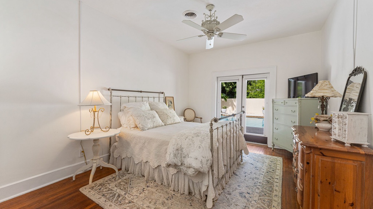 Photo of Bedroom in Valencia Terrace