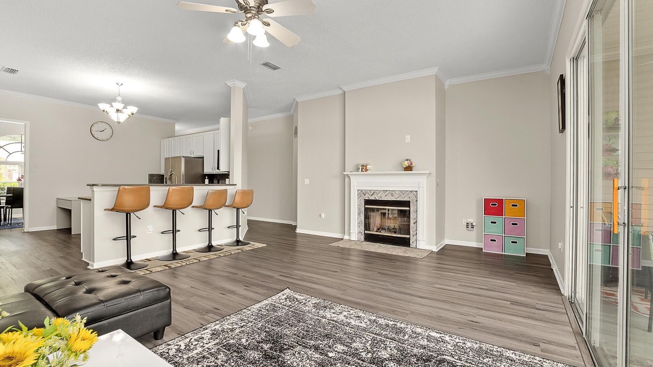 Photo of Livingroom in Northside