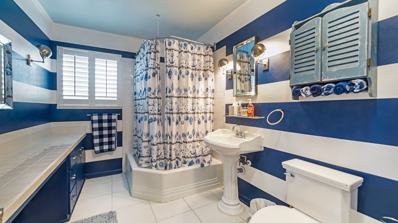 Photo of Bathroom in College Park