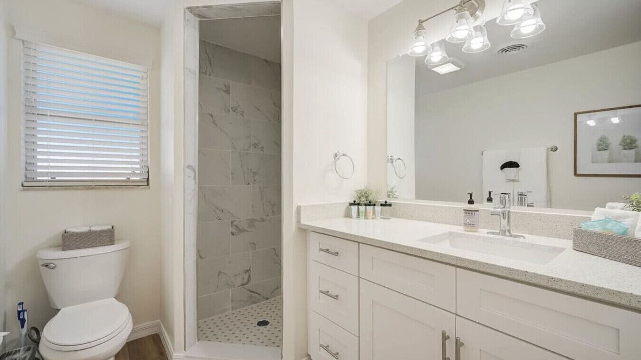 Photo of Bathroom in Bayshore Gardens