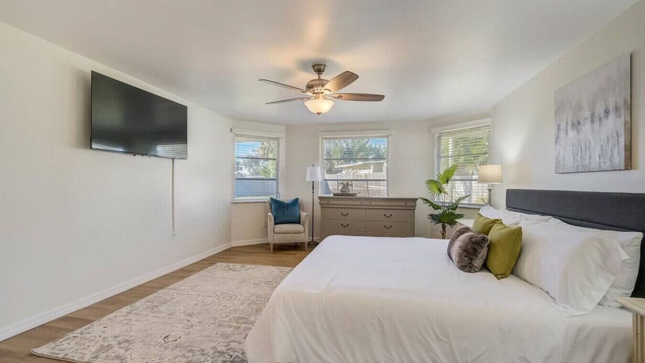 Photo of Bedroom in Bayshore Gardens