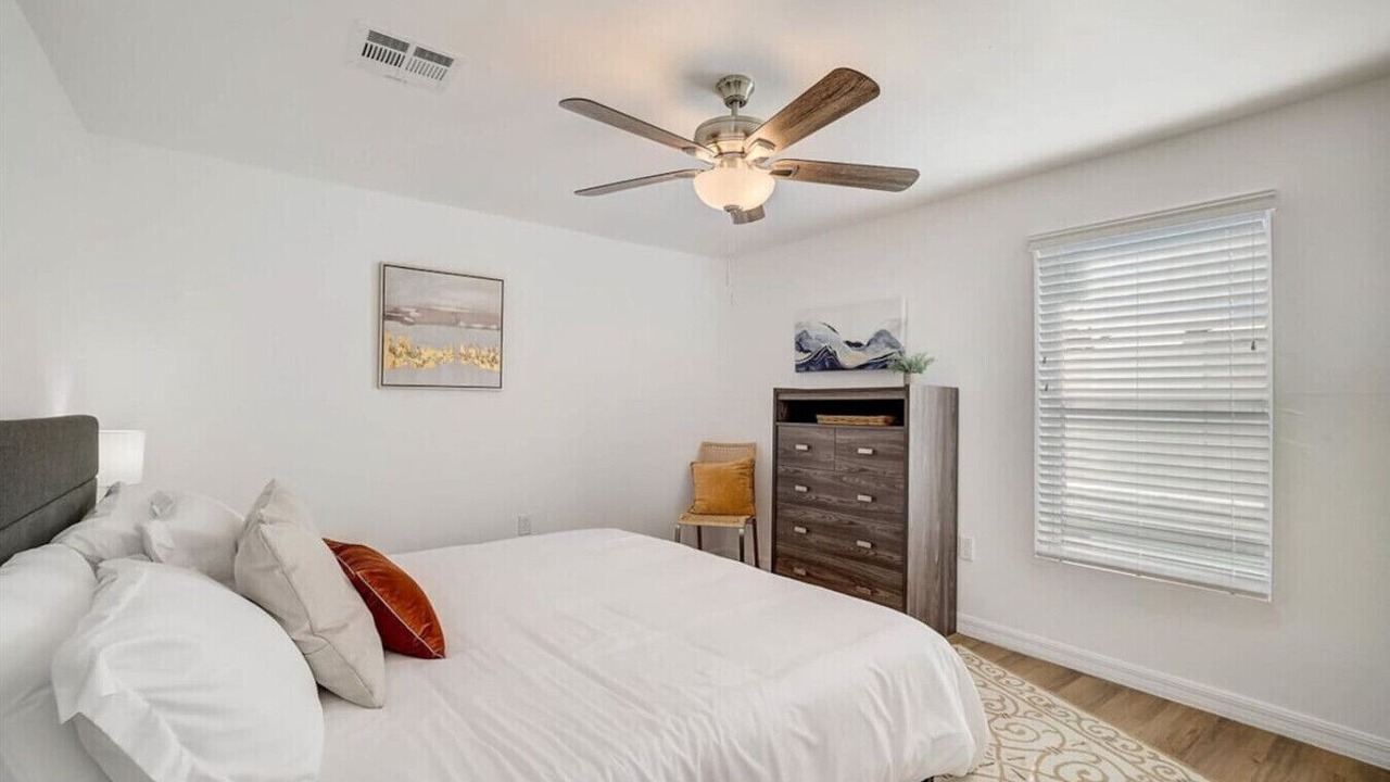 Photo of Bedroom in Bayshore Gardens