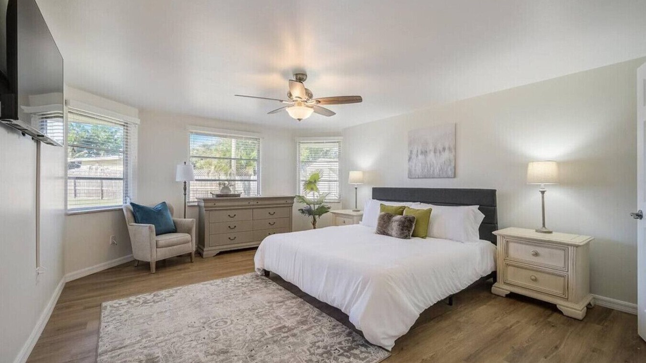 Photo of Bedroom in Bayshore Gardens