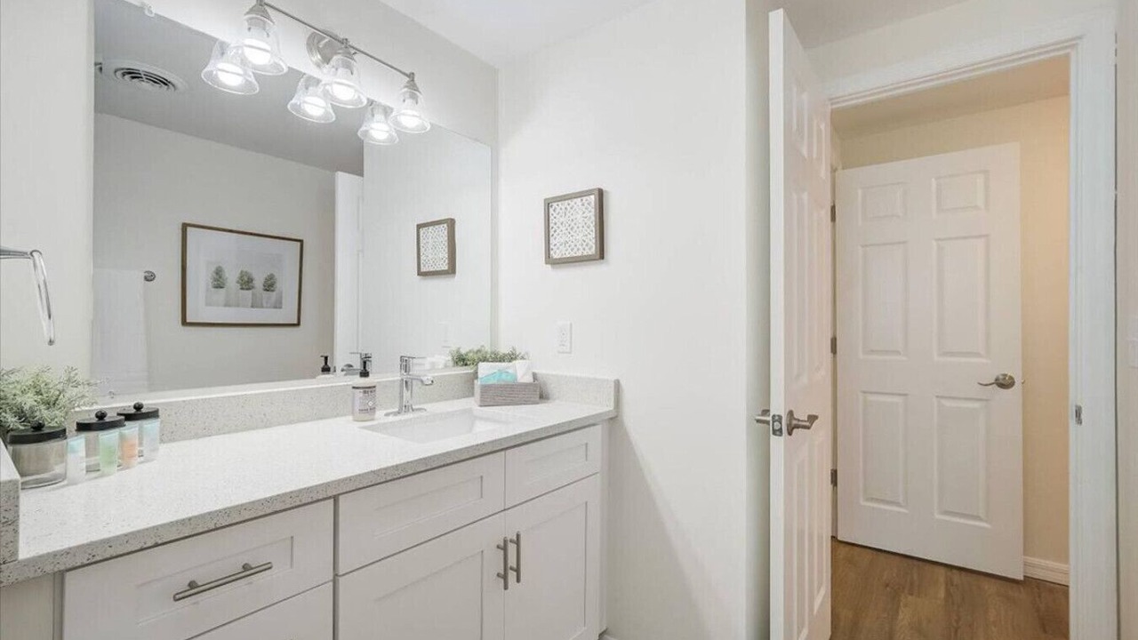 Photo of Bathroom in Bayshore Gardens
