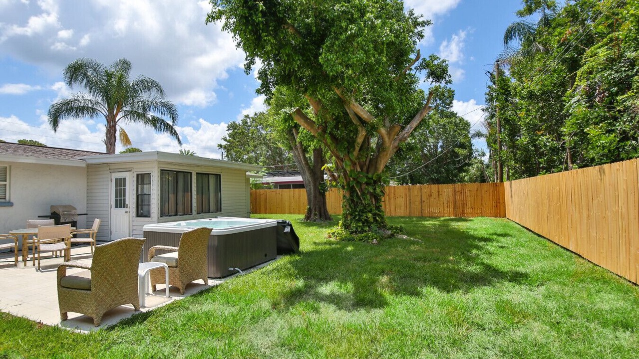 Photo of Outdoor in Gulf Gate Estates