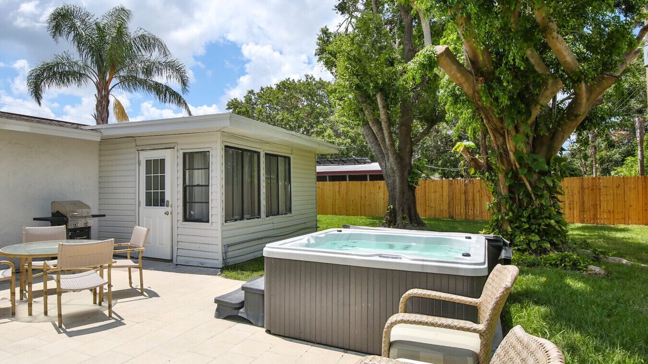 Photo of Outdoor in Gulf Gate Estates