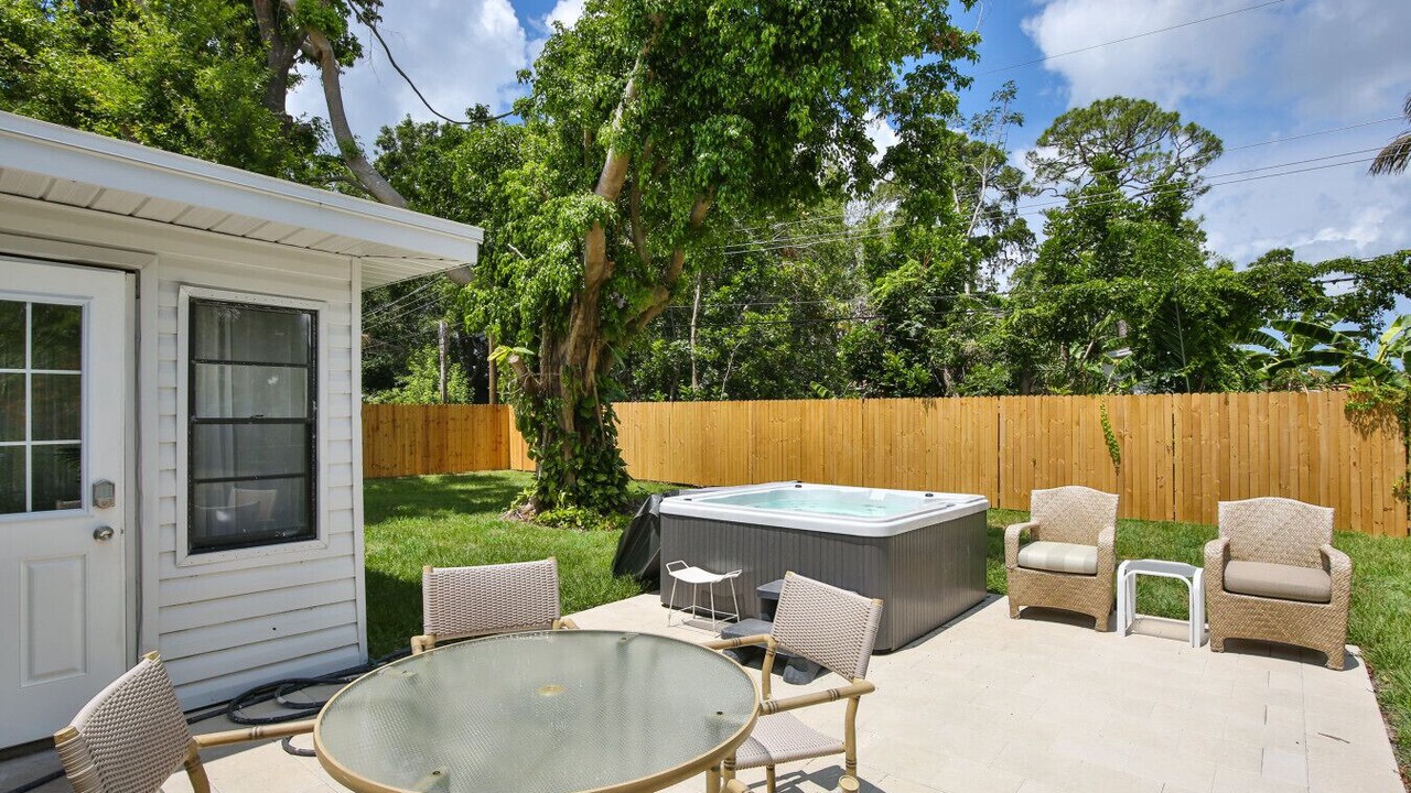 Photo of Outdoor in Gulf Gate Estates
