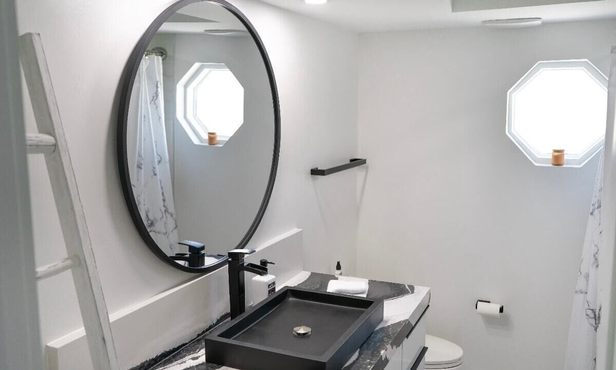 Photo of Bathroom in Caloosahatchee