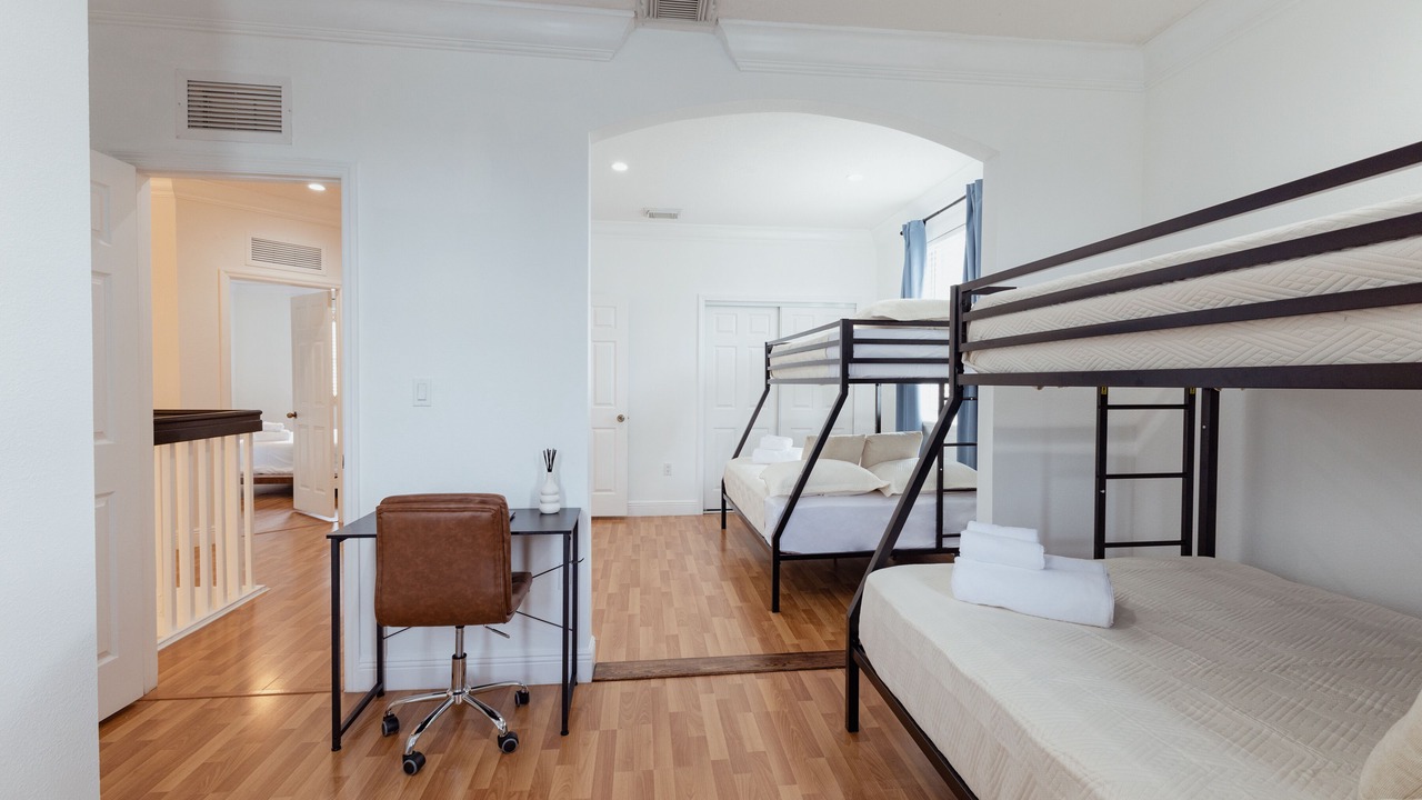 Photo of Bedroom in Ludlam