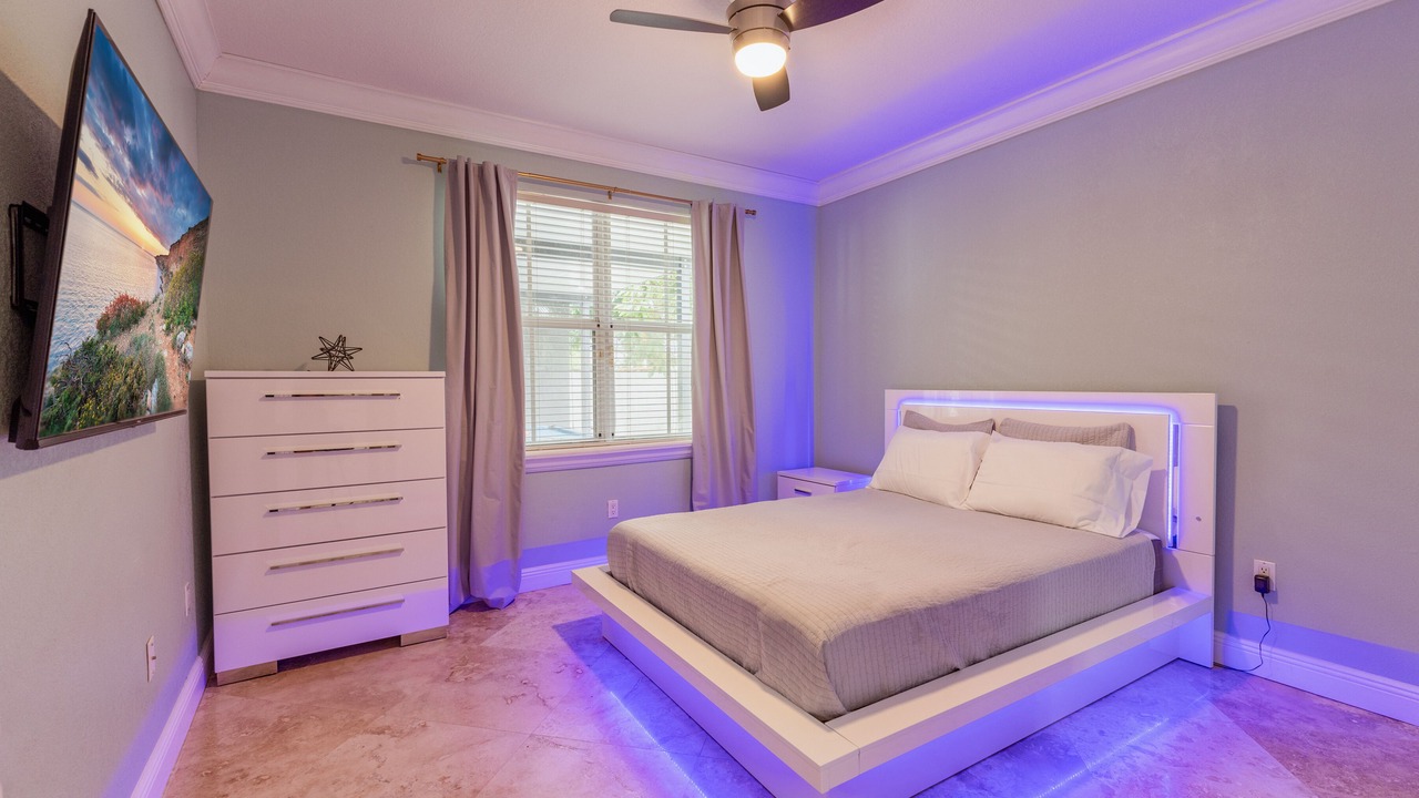 Photo of Bedroom in Ludlam