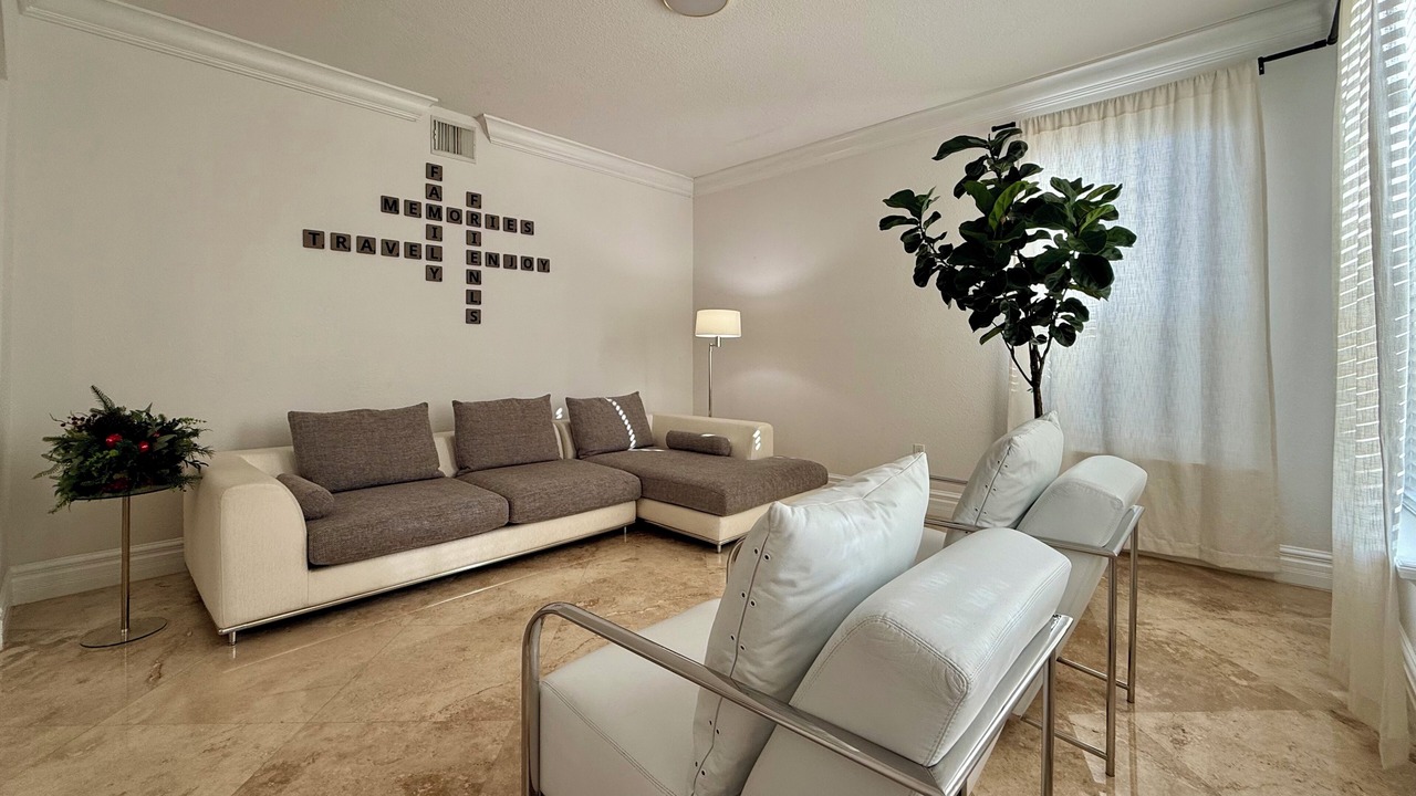 Photo of Livingroom in Ludlam