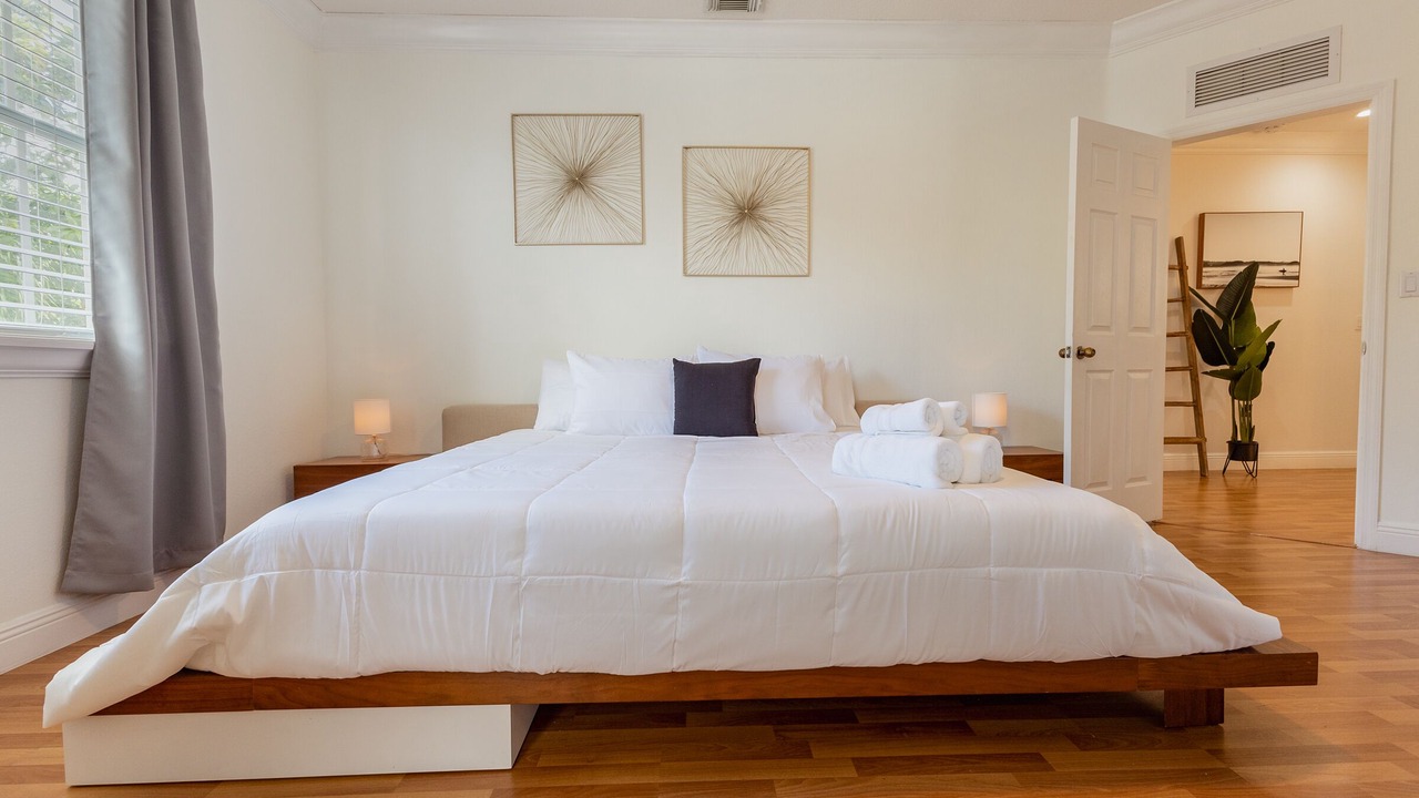 Photo of Bedroom in Ludlam