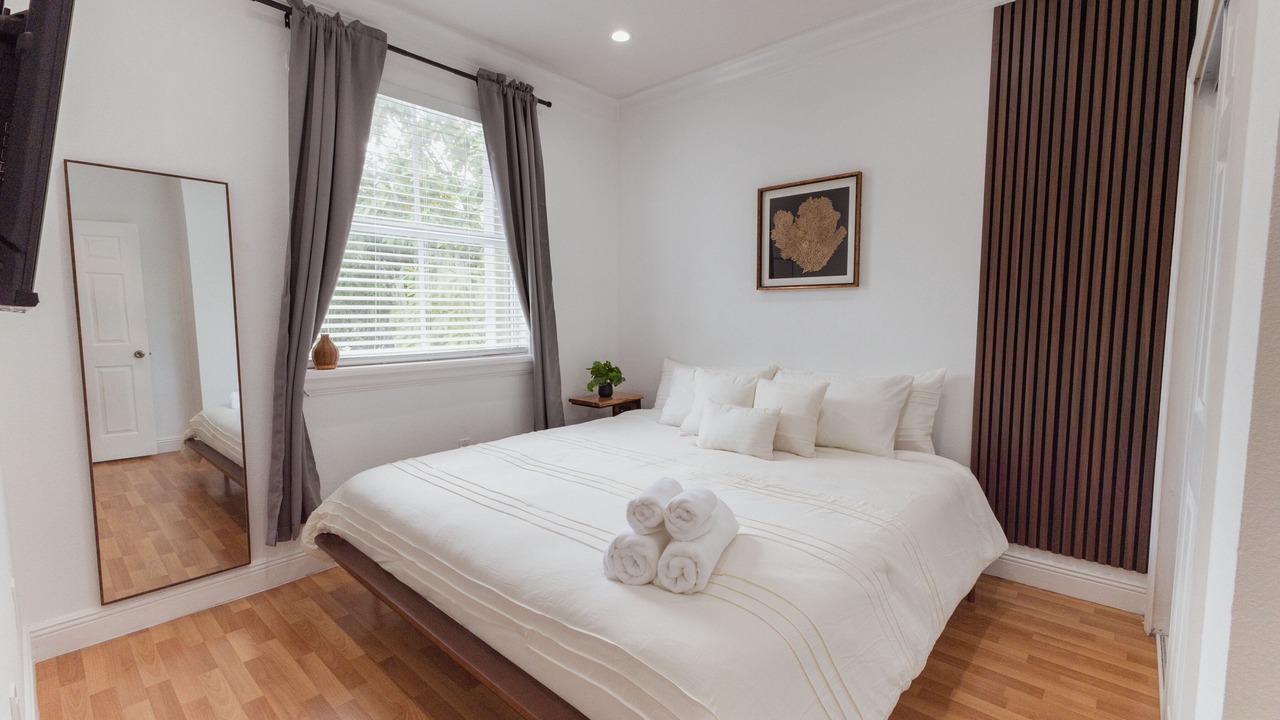Photo of Bedroom in Ludlam