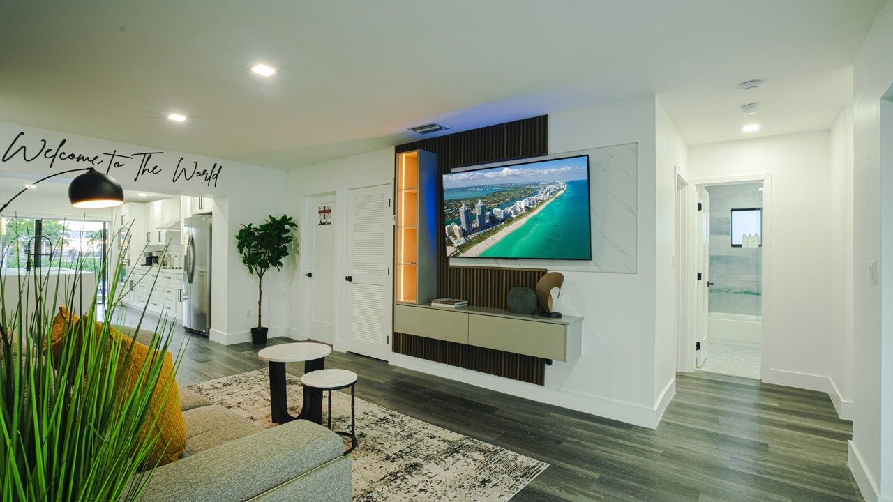 Photo of Livingroom in Ludlam