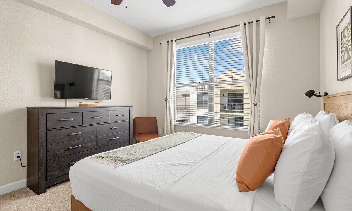 Photo of Bedroom in Carver City - Lincoln Gardens