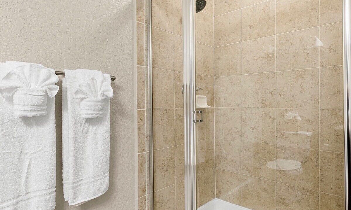 Photo of Bathroom in Carver City - Lincoln Gardens
