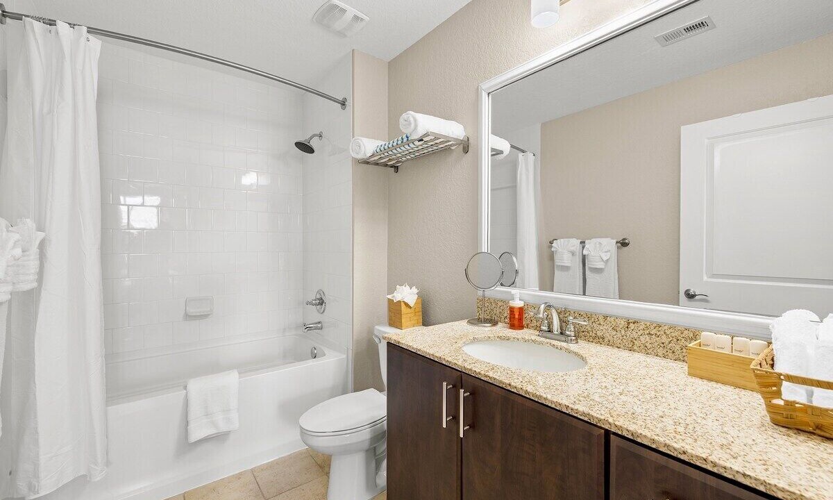 Photo of Bathroom in Carver City - Lincoln Gardens