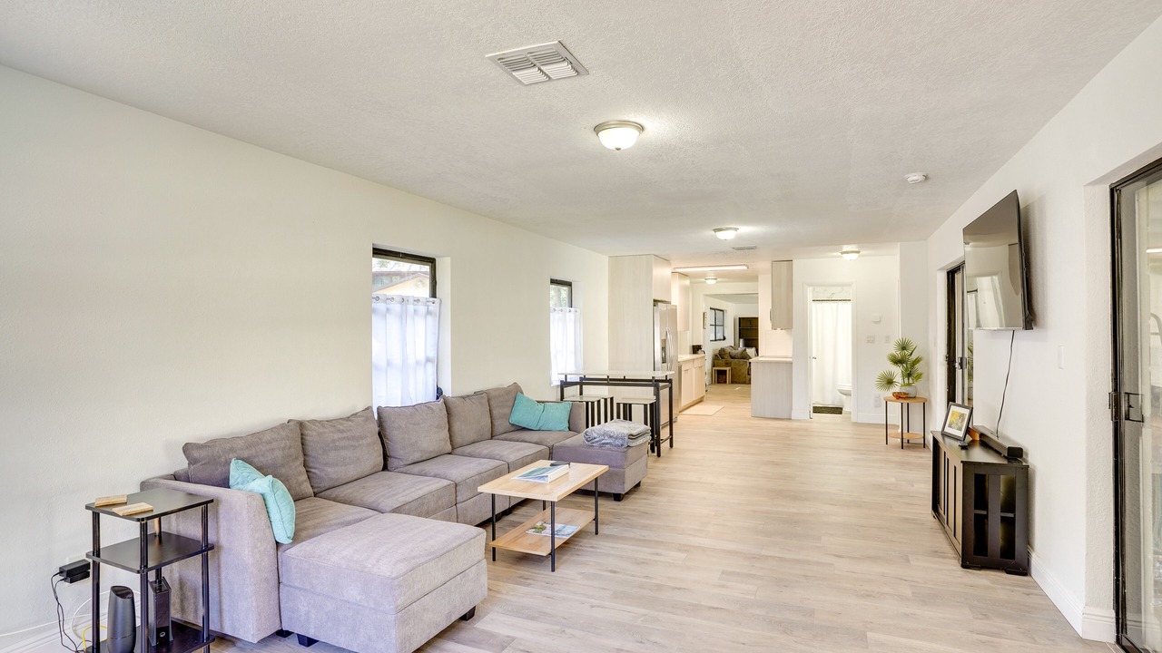 Photo of Livingroom in Cypress Gardens