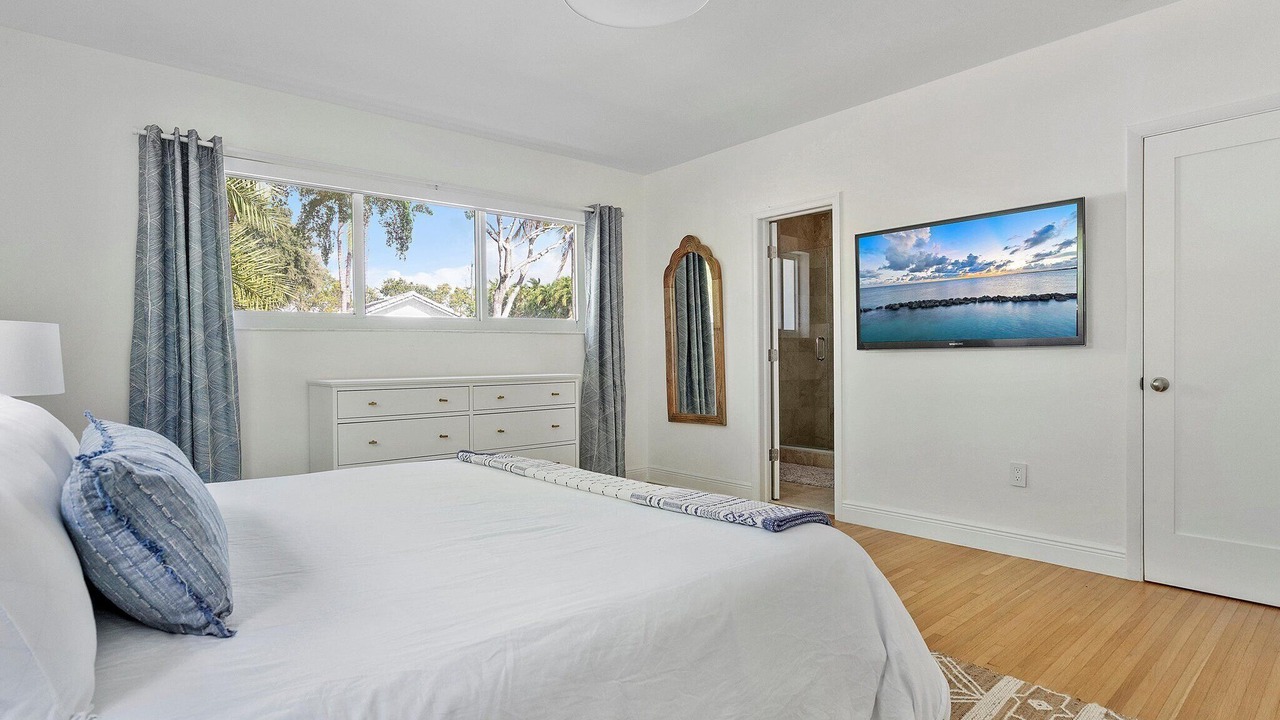 Photo of Bedroom in Northeast Coconut Grove