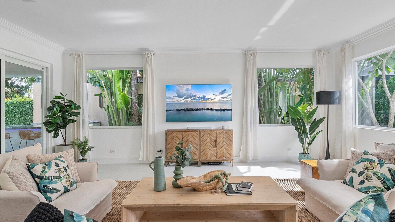 Photo of Livingroom in Northeast Coconut Grove