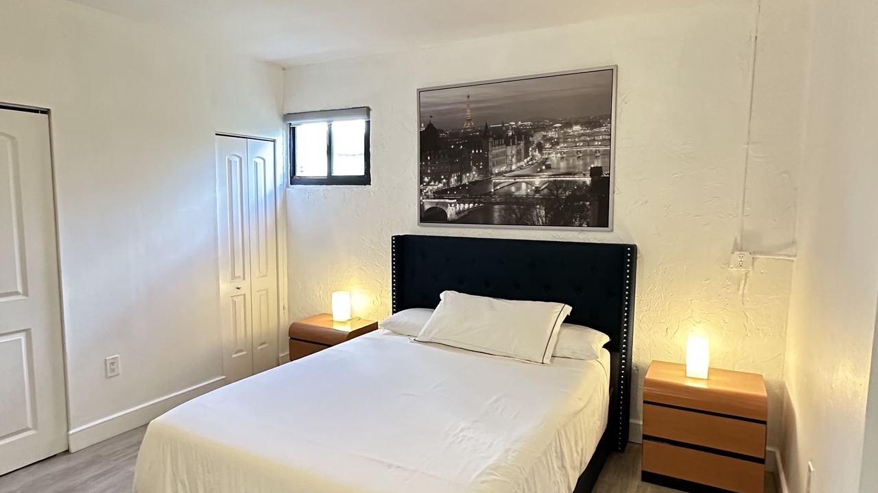 Photo of Bedroom in Ludlam