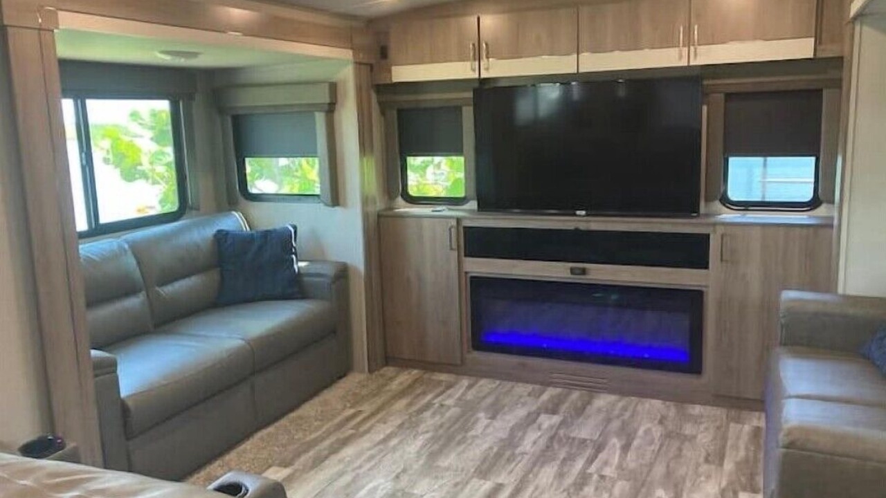 Photo of Livingroom in Oak Hill