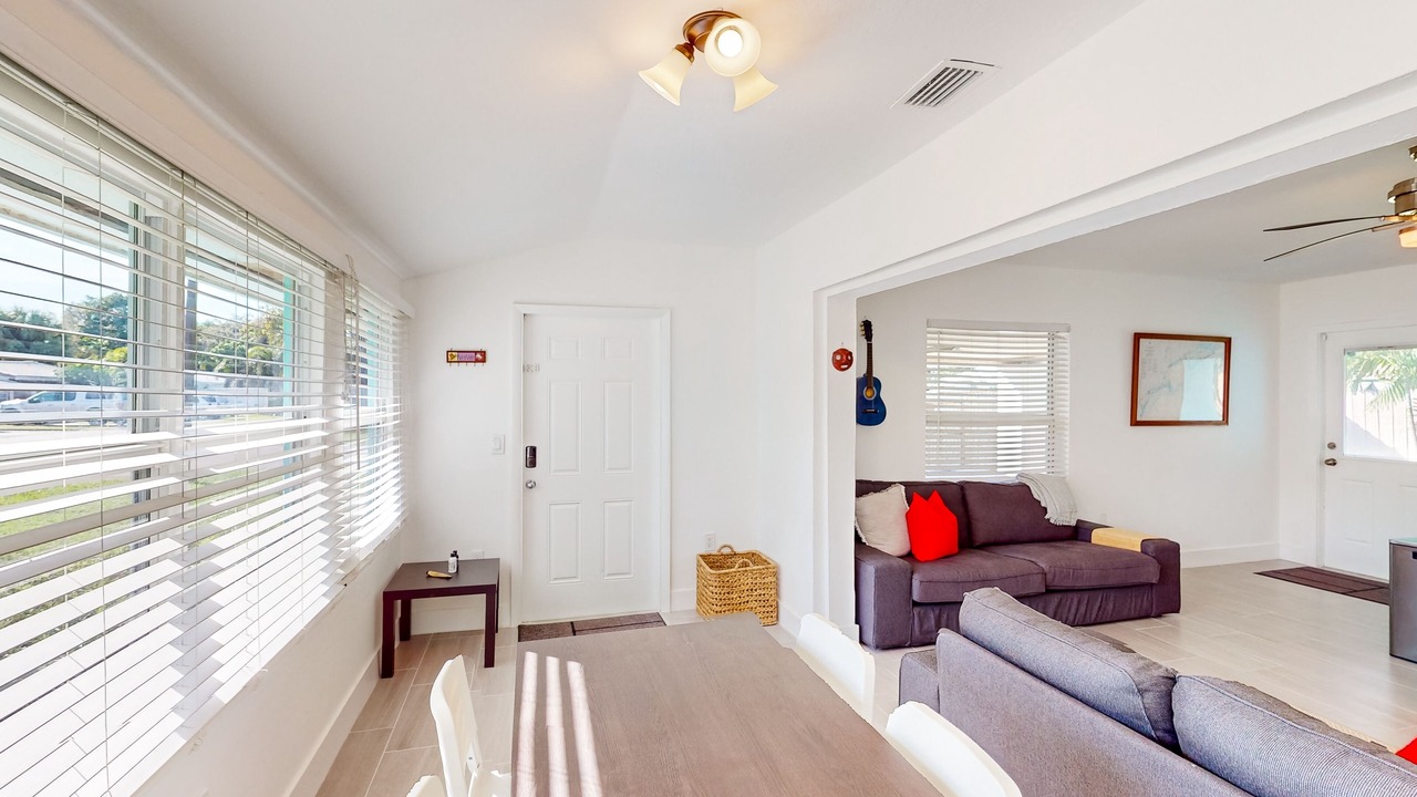 Photo of Livingroom in Edgewood