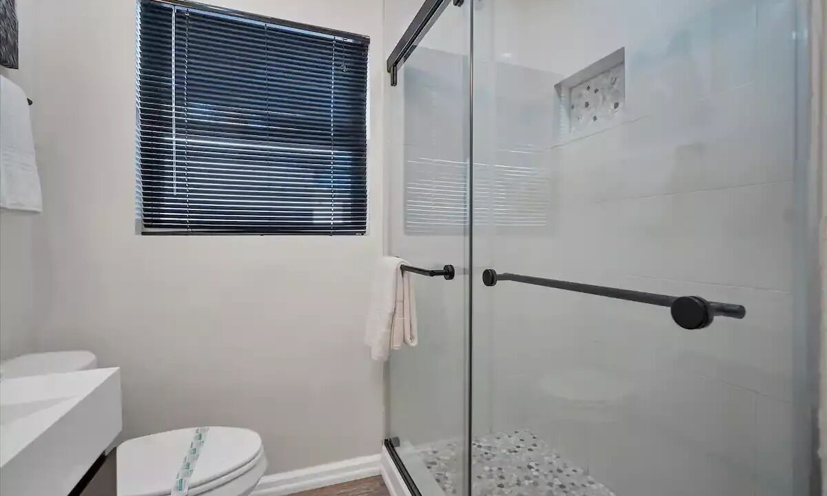 Photo of Bathroom in Bayshore Gardens