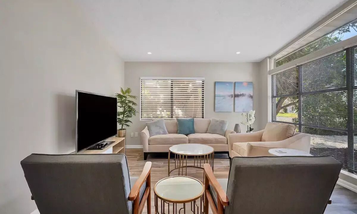 Photo of Livingroom in Bayshore Gardens