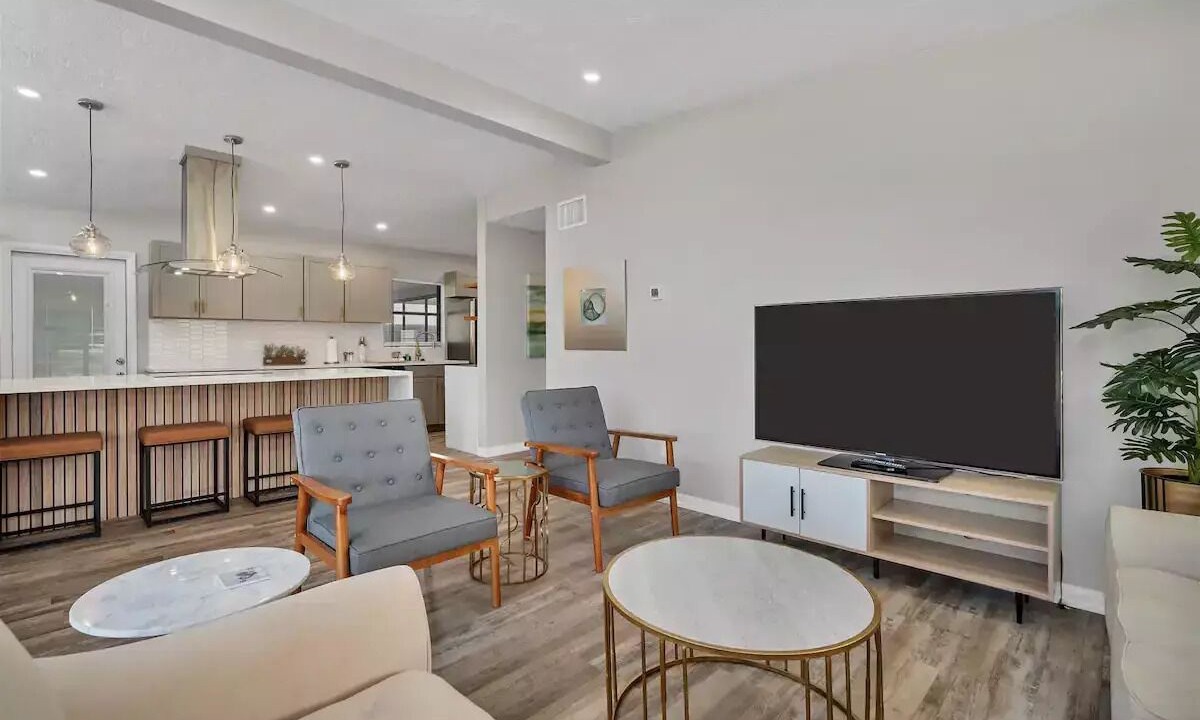 Photo of Livingroom in Bayshore Gardens