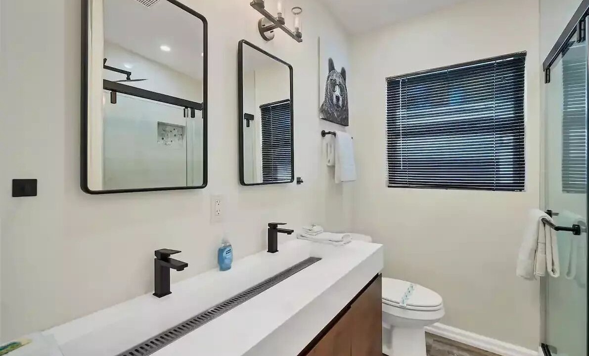 Photo of Bathroom in Bayshore Gardens
