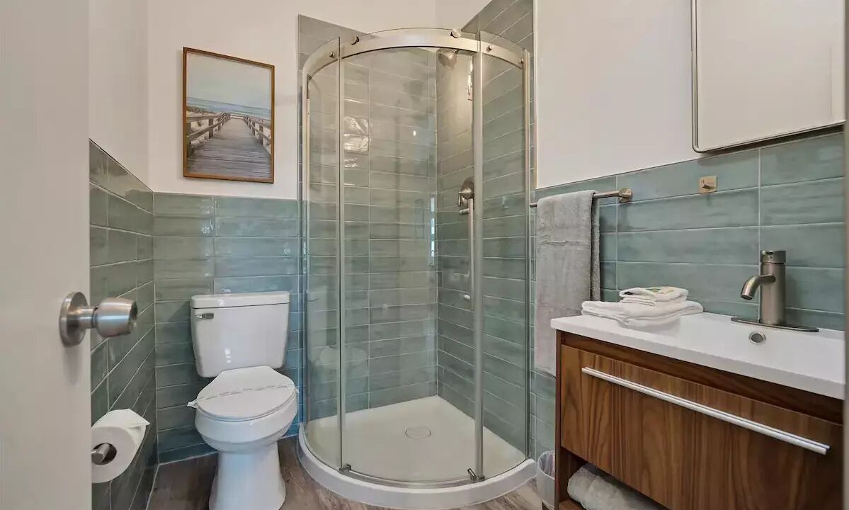 Photo of Bathroom in Bayshore Gardens