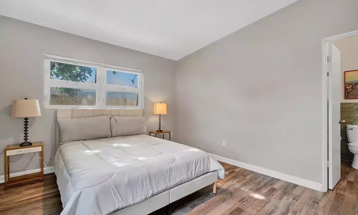 Photo of Bedroom in Bayshore Gardens