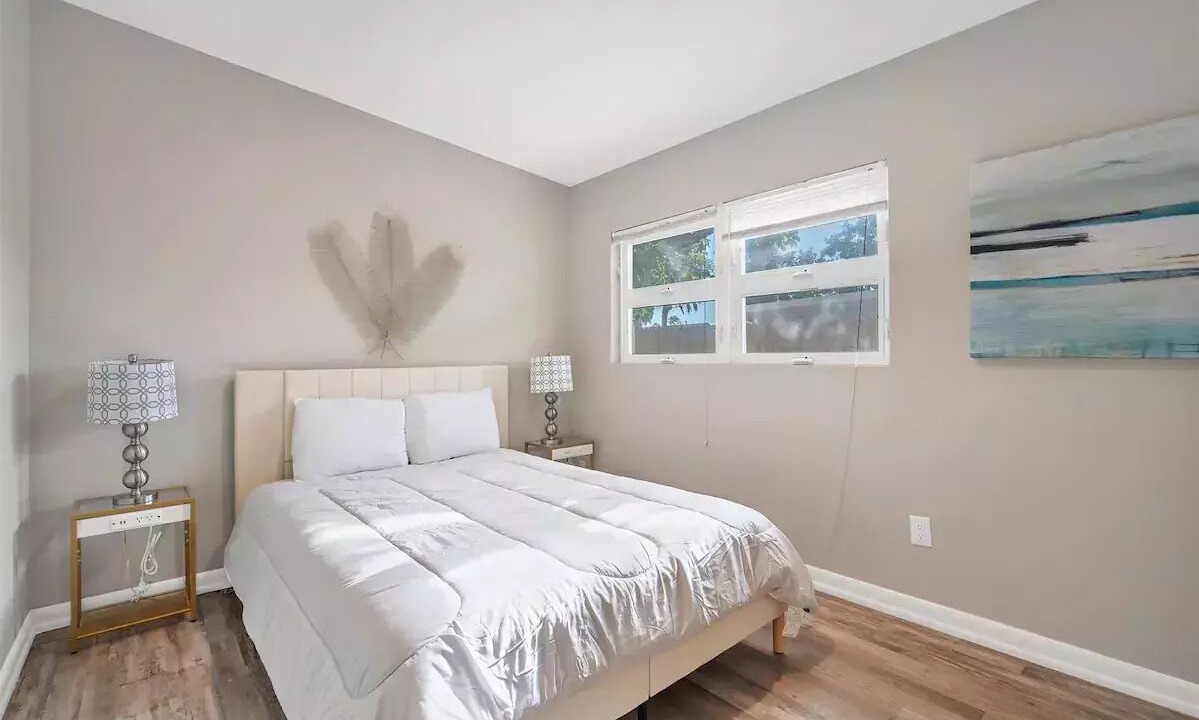 Photo of Bedroom in Bayshore Gardens