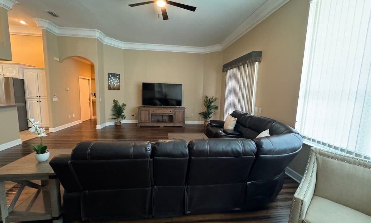 Photo of Livingroom in Candler