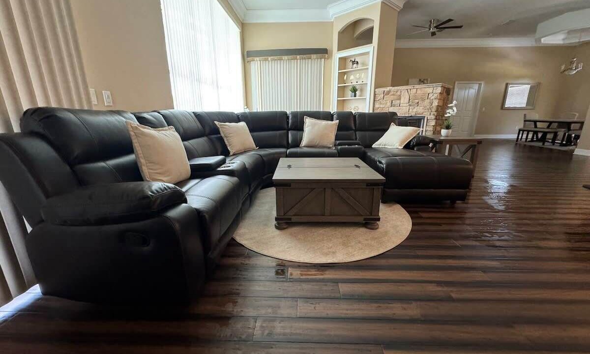 Photo of Livingroom in Candler