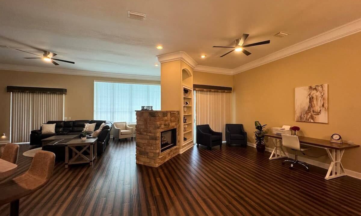 Photo of Livingroom in Candler