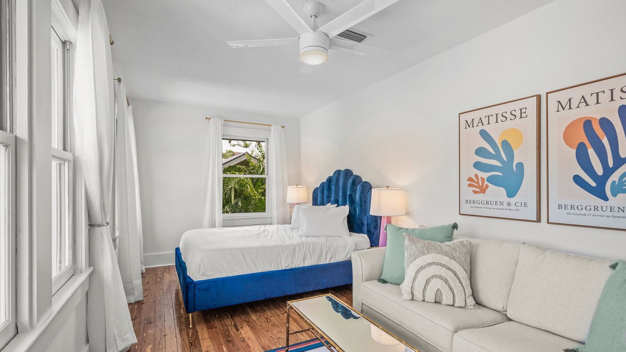 Photo of Livingroom in Downtown